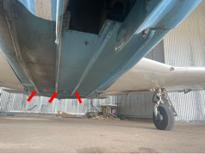 Photograph 2 – Damaged longerons on belly of airplane, from the NTSB investigation of Piper PA-28R-201T accident near Liberal, Kansas, March 20, 2025