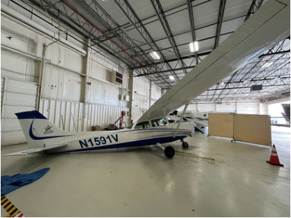 Photograph 4 – View of the right side of the airplane inside of a hangar, from the NTSB investigation of Cessna 172 accident near Wichita, Kansas, June 28, 2025