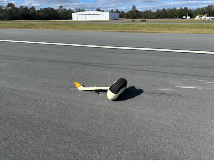 Photograph 2 – Right main landing gear postaccident, from the NTSB investigation of Amateur-built BAKENG DUCE accident near Plant City, Florida, November 17, 2024