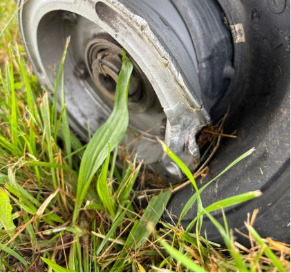 Photograph 7 – Left Main Landing Gear Rim Damage And Deflated Tire, from the NTSB investigation of Amateur-built LANCAIR ES accident near Youngstown, Ohio, June 8, 2026
