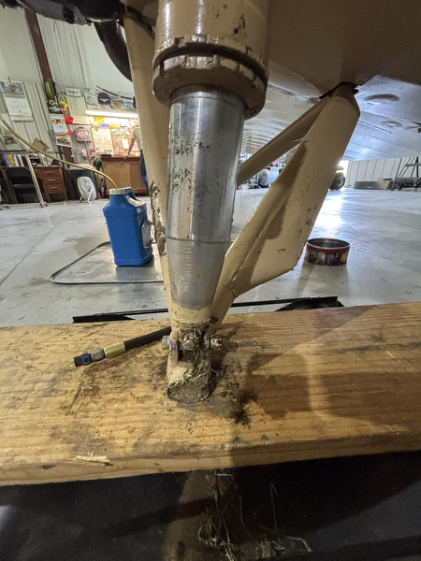 Photograph 4 – View of the left main landing gear., from the NTSB investigation of Waco ASO accident near Hamilton, Ohio, July 24, 2026