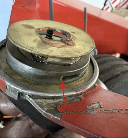 Photograph 12 – Steering arm assembly, outer race Arrow indicates outward material displacement along edge of pawl slot, from the NTSB investigation of Cessna 305 accident near Phoenix, Arizona, October 18, 2025