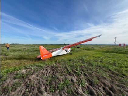 Photograph 2 – Right side view of airplane showing missing landing gear, from the NTSB investigation of Amateur-built Kitfox Light Squared accident near Lincoln, California, March 27, 2026