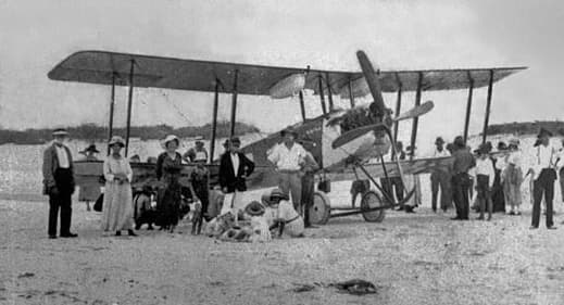Avro 548 Biplane in Social Mode (1922)