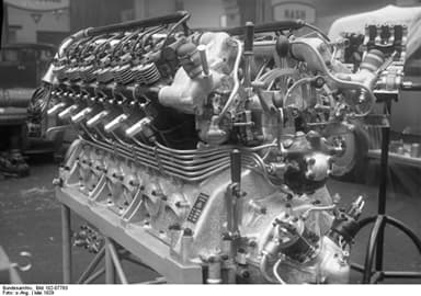 Maybach V-12 Liquid-Cooled 4-stroke Piston Engine