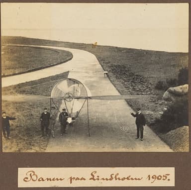Runway and Aircraft at Lindholm (1905)